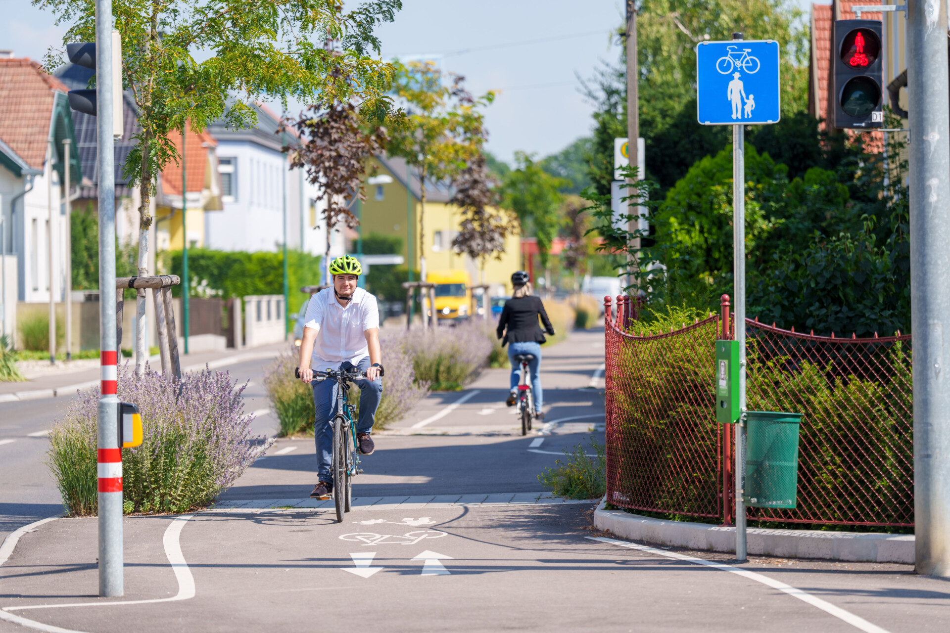 Radfahrer auf gemischten Geh- und Radweg